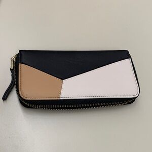 🍀5 for $25🍀 Black, Cream, and Tan Women's Wallet